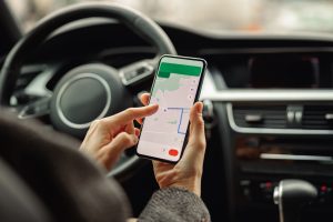Temukan aplikasi GPS terbaik untuk ponsel Android dan iPhone