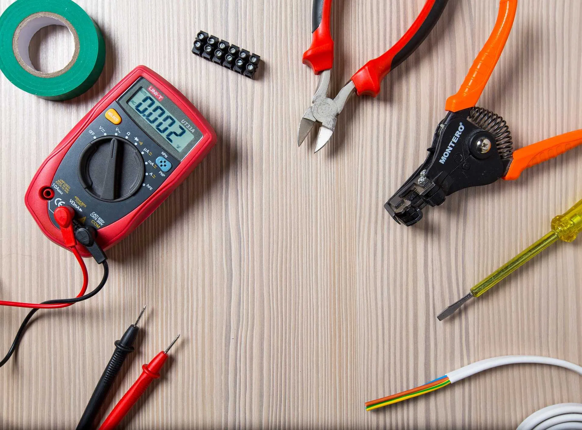Curso gratuito de eletricista através de aplicativo